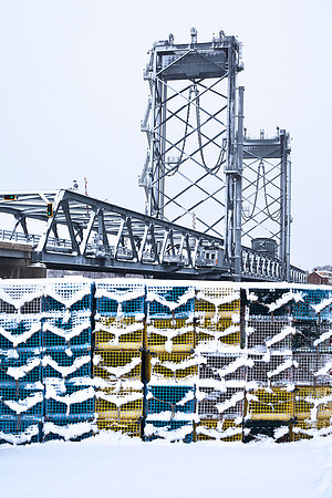 Bridge and Traps in Winter